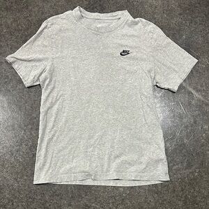 Nike Men's Light Gray Short Sleeve Tee